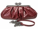 Κομψό Clutch Τσαντάκι σε Μπορντό-Καφέ Απόχρωση με Croco Υφή, Μεταλλικό Kiss-Lock Κούμπωμα & Αποσπώμενη Αλυσίδα