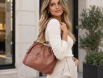 Γυναικείο Clutch Φάκελος σε Μπορντό Χρώμα με Σούρες, Μεταλλικό Kiss-Lock Κούμπωμα & Αποσπώμενα Λουράκια - Image 4