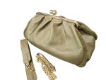 Γυναικείο Clutch Τσαντάκι σε Λαδί Απόχρωση με Ανάγλυφη Υφή, Χρυσό Kiss-Lock Κούμπωμα & Αποσπώμενα Λουράκια - Image 2